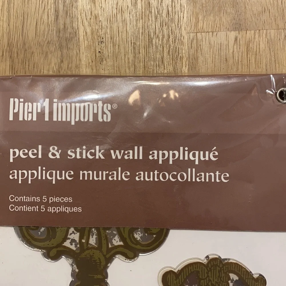 WALL APPLIQUE peel & stick